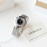 Đồng Hồ Nữ Versace Eon với nét độc đáo mặt đồng hồ có thể xoay được 360 độ, có thể đeo thành 2 kiểu