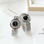 Đồng Hồ Nữ Versace Eon với nét độc đáo mặt đồng hồ có thể xoay được 360 độ, có thể đeo thành 2 kiểu