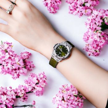 Đồng Hồ Nữ Hublot Quartz 581.NX.8970.LR Classic Fusion 33 chính hãng