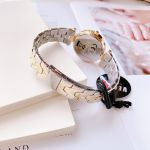 Đồng Hồ VERSUS Mặt dial chải tia sắc sảo với logo sư tử tại vị trí 6h