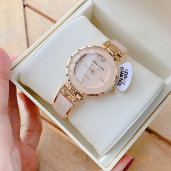 Đồng Hồ Nữ Anne Klein Màu hồng be xinh nhẹ nhàng cho các nàng, Dây niềng tráng men màu rất độc lạ