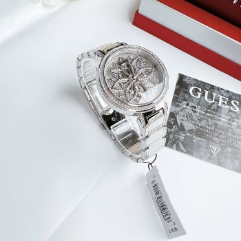 Đồng Hồ Guess ấn tượng với Bông hoa đính đá lấp lánh