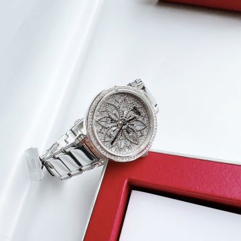 Đồng Hồ Guess ấn tượng với Bông hoa đính đá lấp lánh
