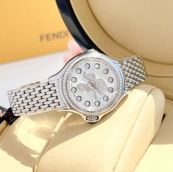 Đồng Hồ Fendi Crazy Carats Diamond với chức năng chuyển màu các viên đá quý: trắng, hồng babi và xanh chỉ cần 1 động tác xoay núm