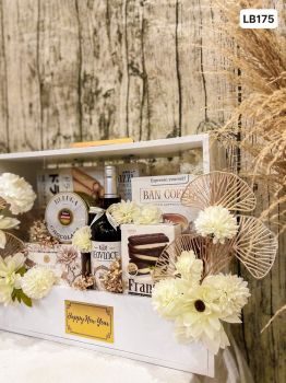 Hòa Mình Trong Khung Cảnh Tết Ngọt Ngào với Bộ Quà Tết Đặc Biệt - SET2502