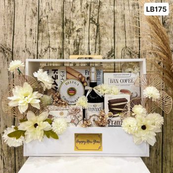 Hòa Mình Trong Khung Cảnh Tết Ngọt Ngào với Bộ Quà Tết Đặc Biệt - SET2502