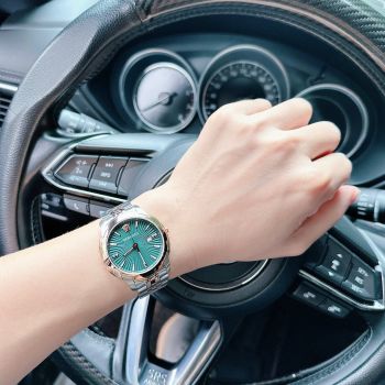 Đồng Hồ Versace V-Urban Watch Thiết kế mạnh mẽ nhưng vẫn đầy thanh lịch sang trọng
