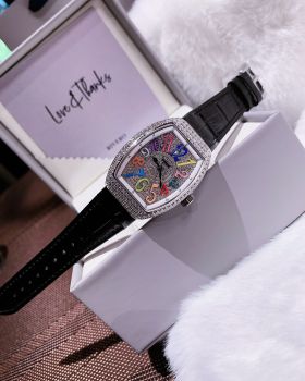 Đánh Giá Đồng Hồ Rivero Cầu Vồng – Thiết Kế Rainbow Dial Đính Đá Full Case, Sang Kiểu Franck Muller Nhưng Dễ Đeo Hơn Với Cổ Tay Người Việt