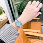 Đồng hồ Anne Klein AK/3212LPRG – Sắc xanh ngọc turquoise thời thượng, chuẩn quý cô hiện đại 2026