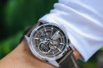Đồng Hồ Orient Star RK-AV0139Y 2026 – Modern Skeleton Mặt Nâu Vân Cát, Máy F6F44 In-House, Sapphire, Power Reserve 50 Giờ