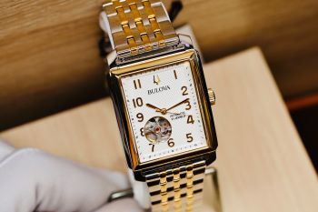 Đồng Hồ Bulova Open Heart Automatic 98A308 Demi Gold – Thiết Kế Vuông Lộ Tim Đậm Chất Cơ Khí Mỹ