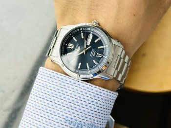 Đồng hồ Seiko 5 Automatic SNKP17K1 – Huyền thoại trở lại, mặt xanh nổi bật, bền bỉ vượt thời gian
