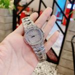 Đánh Giá Đồng Hồ Rivero R1909 – Thiết Kế Full Đá Sang Trọng, Dây Kim Loại Đan Cá Tính Và Cực Kỳ Dễ Phối Outfit