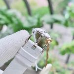 Đồng hồ Omega De Ville Prestige 424.18.27.60.55.001 – Tuyệt tác kim cương và khảm trai chuẩn Thụy Sĩ cho phái đẹp