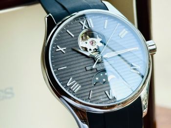 Đồng hồ Frederique Constant Moonphase FC-320DGS5B6 – Phiên bản hiếm dành riêng cho thị trường Nhật Bản