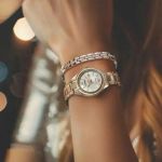 Đồng hồ nữ Citizen Eco-Drive FE1236-62D – Sang trọng, tinh tế với mặt xà cừ và dây đính pha lê