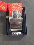 Bật Lửa Zippo Phiên Bản 2025 Ất Tỵ – Linh Vật Mãng Xà Uy Quyền, Biểu Tượng Cho Sự May Mắn Và Thịnh Vượng