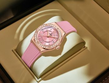 Đồng hồ Carnival 8168L2 phiên bản viền đá khảm trai hồng – Hiện đại, nữ tính và sang trọng