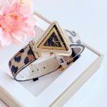 ĐỒNG HỒ GUESS ANIMAL PRINT LEATHER WATCH – MẶT TAM GIÁC ĐÍNH ĐÁ, DÂY DA HỌA TIẾT BÁO SANG TRỌNG bộ sưu tập mới 2025