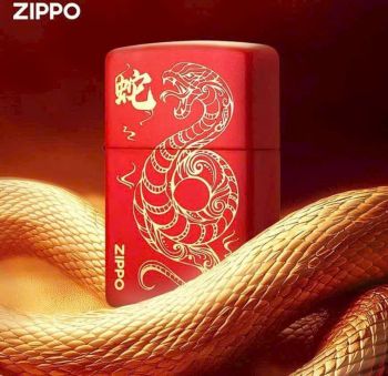 Bật Lửa Zippo Phiên Bản 2025 Ất Tỵ – Linh Vật Mãng Xà Uy Quyền, Biểu Tượng Cho Sự May Mắn Và Thịnh Vượng