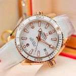 Đồng hồ Omega Seamaster Planet Ocean CeraGold “Saint Moritz” 42mm 232.63.42.21.04.001 – Lặn 600m, sang trọng tuyệt đỉnh trên nền Ceramic trắng