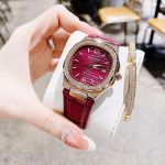 ĐỒNG HỒ HANBORO DÂY DA – PHIÊN BẢN MÀU TÍM CỰC XINH, TRẺ TRUNG VÀ NỔI BẬTĐỒNG HỒ HANBORO DÂY DA – PHIÊN BẢN MÀU TÍM CỰC XINH, TRẺ TRUNG VÀ NỔI BẬT