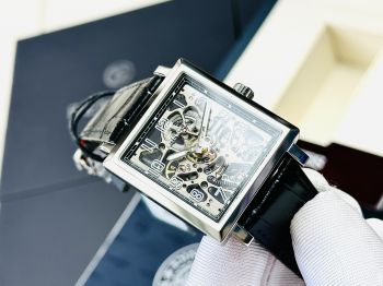 Đồng hồ Agelocer lộ máy chất ngất dáng vuông: Khi Sự Đẳng Cấp Gặp Gỡ Sự Độc Đáo
