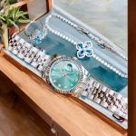 Đồng Hồ AMICA for woman Thiết kế kinh điển Rolex, Quai kim loại demi Kính sapphire mặt xanh nhạt