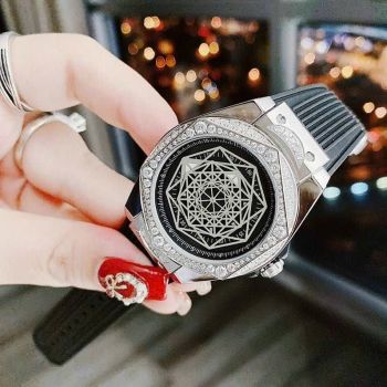 Đồng Hồ Hanboro 674 – Siêu Phẩm Hoạ Tiết Vũ Trụ Độc Đáo, Sang Trọng và Thời Thượng