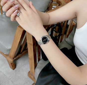 Đồng Hồ Gucci GG2570 Diamond – Đỉnh Cao Sang Trọng Tinh Tế Dành Cho Quý Cô Thời Thượng