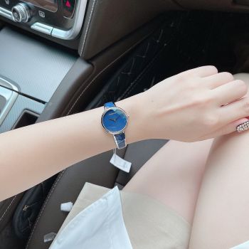 Đồng hồ nữ Calvin Klein dây kiềng màu xanh navy: Sự kỳ diệu của sự hiếm hoi và ghiền mê