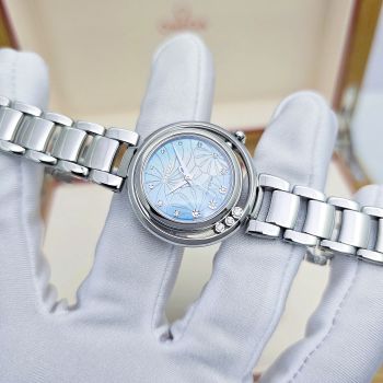 Đồng Hồ Citizen Nữ EM1110-81N – Vẻ Đẹp Kiêu Sa Từ Công Nghệ Và Nghệ Thuật