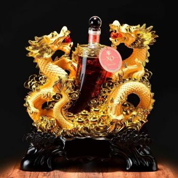KỆ RƯỢU RỒNG SONG LONG CHẦU TỬU VÀ CHAI RƯỢU XO FRANCADE CHÀO NĂM GIÁP THÌN 2024