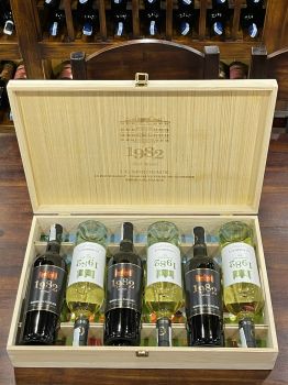 SET GỖ 6 Vang  pháp 1982 CABERNET FRANC 2018 - CHAI VANG TRẮNG LẪN ĐỎ