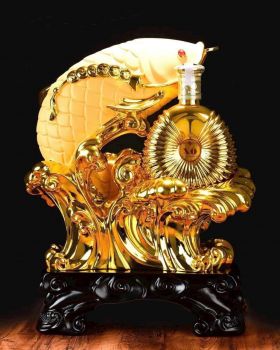 Kệ Cá Chép kim long  + Rượu XO Pháp 700 ml Siêu phẩm TẾT 2024