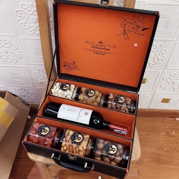 Set cốp da 3 ngăn MÓN QUÀ TẾT siêu đầy đặn 01 Chai vang chát Panmela + 6 hũ hạt và quả sấy