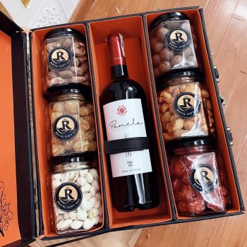 Set cốp da 3 ngăn MÓN QUÀ TẾT siêu đầy đặn 01 Chai vang chát Panmela + 6 hũ hạt và quả sấy