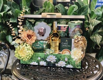 Hòa Mình Trong Hương Vị Tết Nồng Ấm - Bộ Quà Độc Đáo và Sang Trọng - SET2504