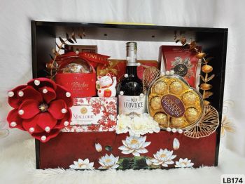 Hộp Quà Tết Sang Trọng - Hòa Mình Trong Không Gian Ấm Áp của Mùa Xuân Đủ Đầy - SET2509