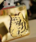 Bật lửa Zippo Hổ Mạ Vàng 23K – Biểu tượng quyền lực và đẳng cấp
