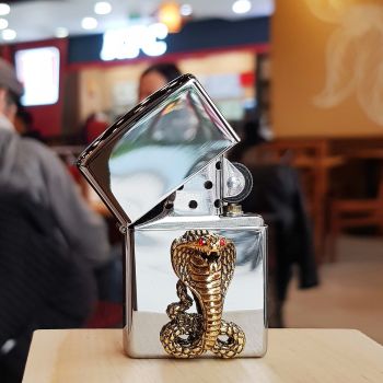 Bật Lửa Zippo Snake – Phiên Bản Rắn Hổ Mang 3D Chào Đón Năm TỴ