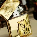 Bật lửa Zippo Hổ Mạ Vàng 23K – Biểu tượng quyền lực và đẳng cấp