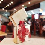 Bật Lửa Zippo Cá Chép Đỏ Vượt Vũ Môn – Biểu Tượng Của Sự Thăng Hoa, May Mắn Và Thành Công