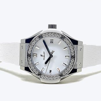 Đồng Hồ Nữ Hublot Classic Fusion White Titanium Diamonds 33mm 581.NE.2010.RW.1204 Màu Trắng
