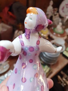 Tượng gốm sứ Liên Xô - Em bé hái nấm