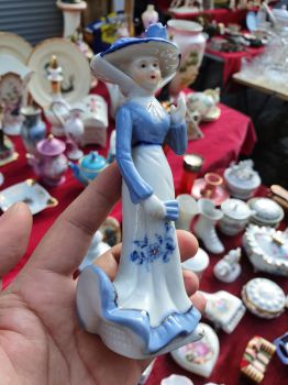 Tượng gốm sứ Liên Xô - Cô gái đội mũ truyền thống Nga