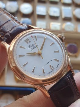 Đồng hồ vàng đúc 583 Rodina - Đồng hồ Automatic đầu tiên của Liên Xô