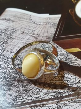 Nhẫn Hổ phách - mặt vàng bơ, nhẫn bạc 925