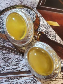 Bông tai Hổ phách - mặt vàng bơ, nhẫn bạc nguyên chất 925