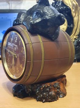 Đồng hồ để bàn Liên Xô - gấu Misa ngủ trên thùng mật ong